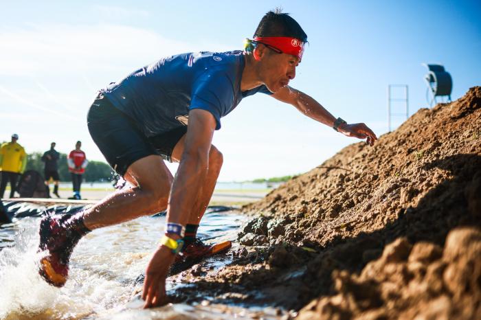 斯巴达勇士赛北京站落幕 四千勇士竞速森林河道