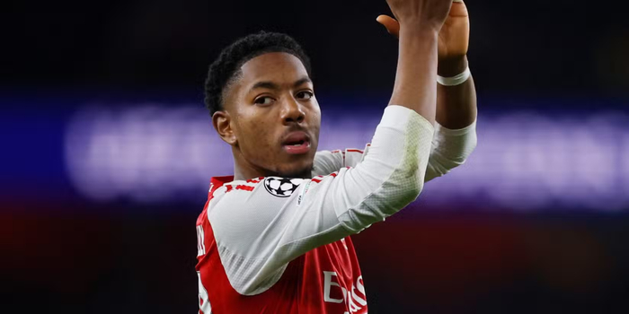 曼联双线受挫裁判争议引争议 阿森纳青训新星遭