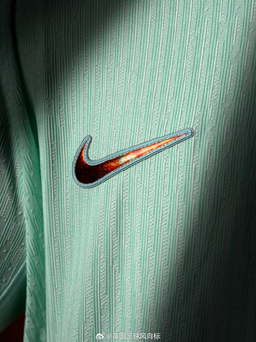 法国国家队携手耐克发布2026世界杯主客场战袍