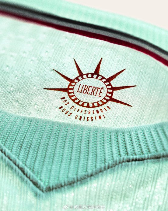 法国国家队携手耐克发布2026世界杯主客场战袍