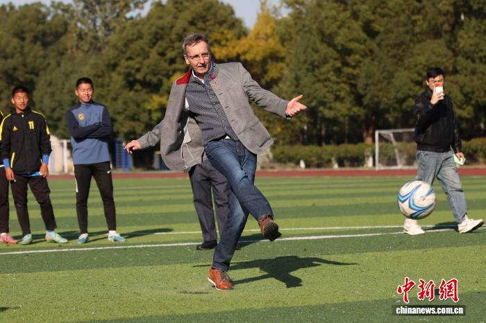 足球连接城市：何塞与南京市长共话青训与文化