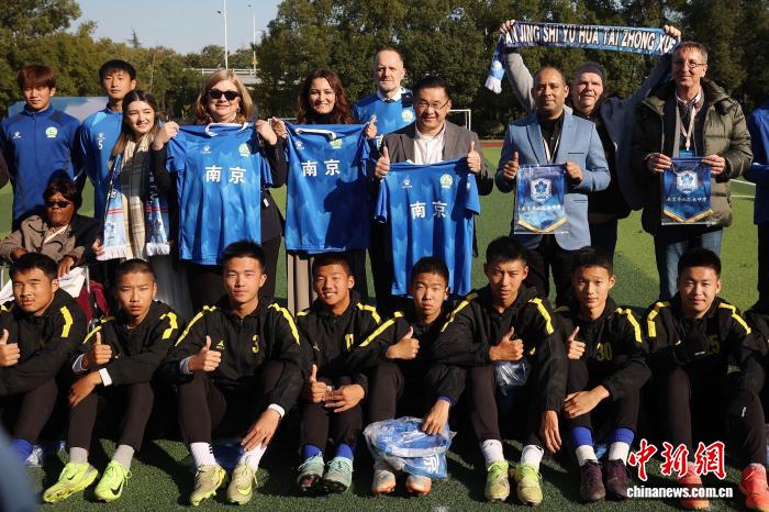 足球连接城市：何塞与南京市长共话青训与文化