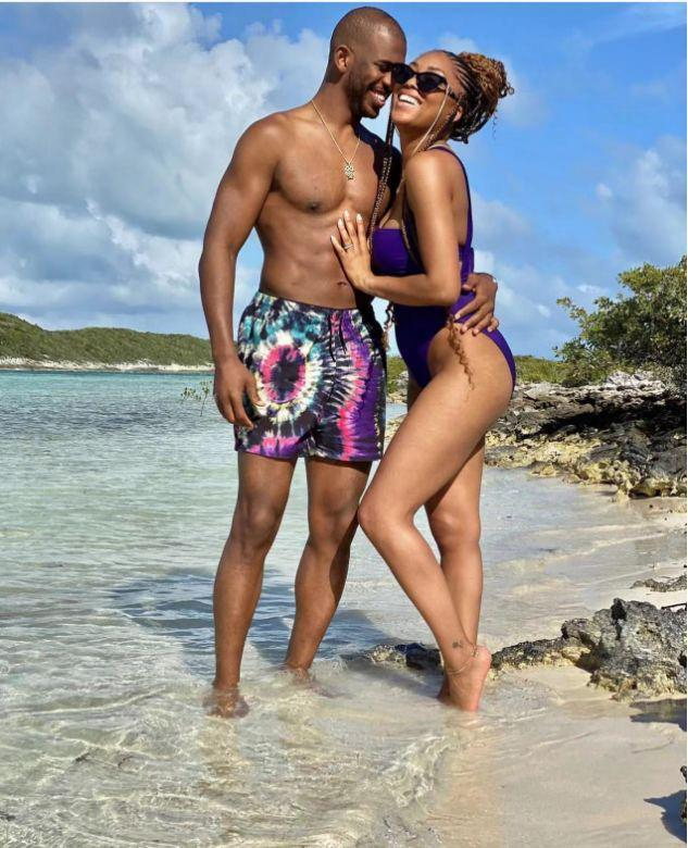 保罗退役后携家人迪士尼度假庆复活节