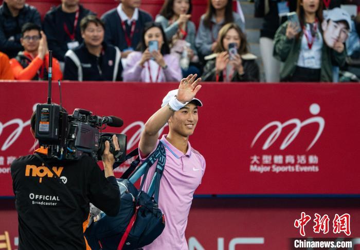 香港网球公开赛男单半决赛商竣程因身体不适退