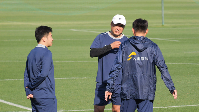 山东泰山新星依木兰首练亮相 李小恒缺席备战申